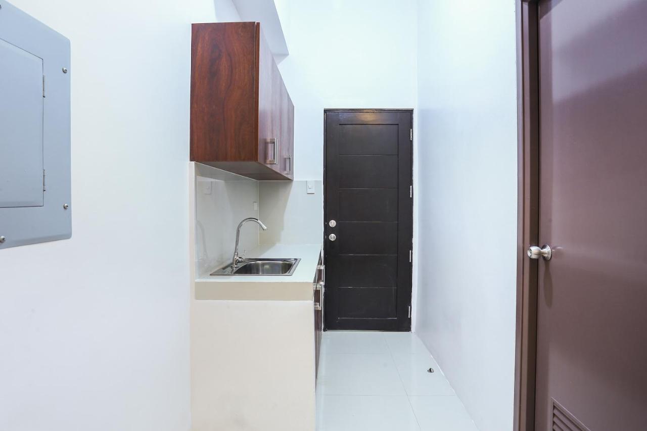 Oyo 505 Jardin Suites Hotel